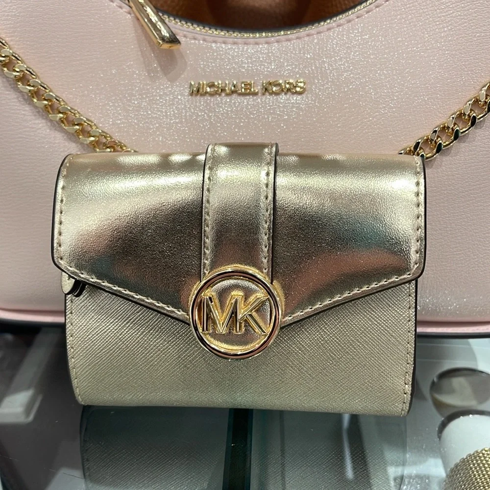 MICHAEL KORS CARMEN MEDIUM LOGO AND FAUX LEATHER WALLET
PALE GOLD
NWT - Picture 16 of 16